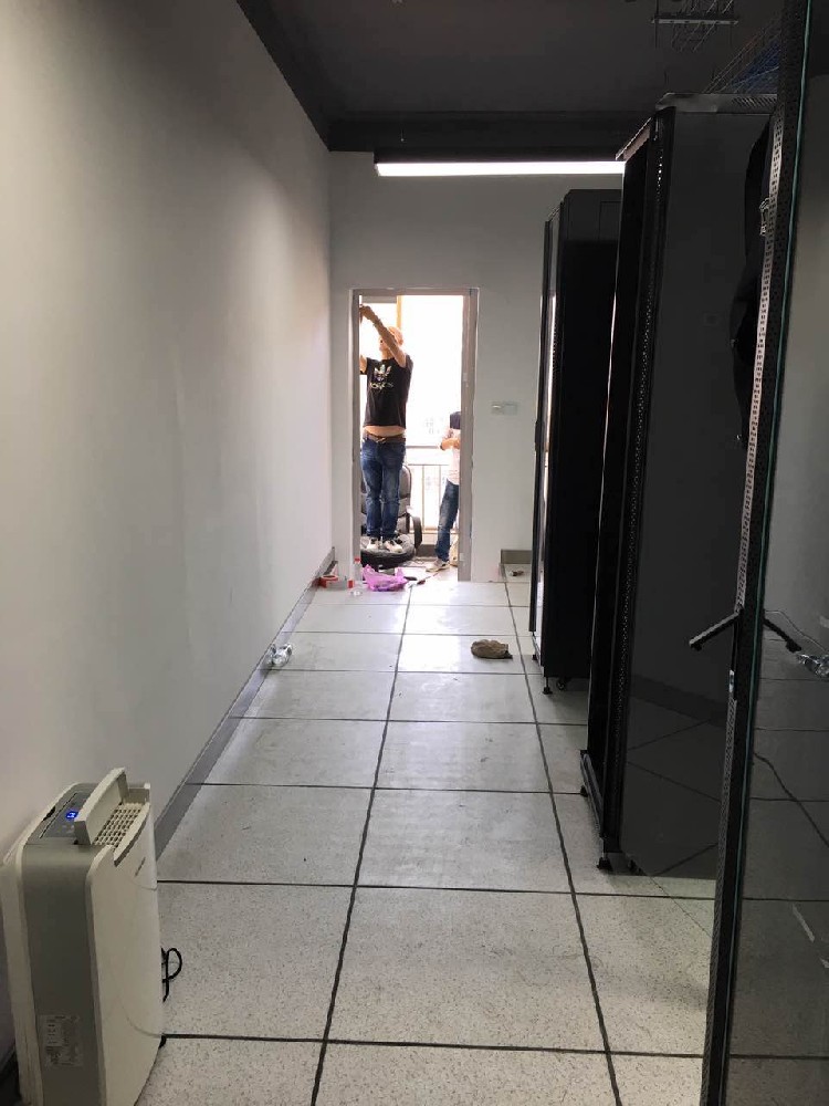 除濕機以及門禁